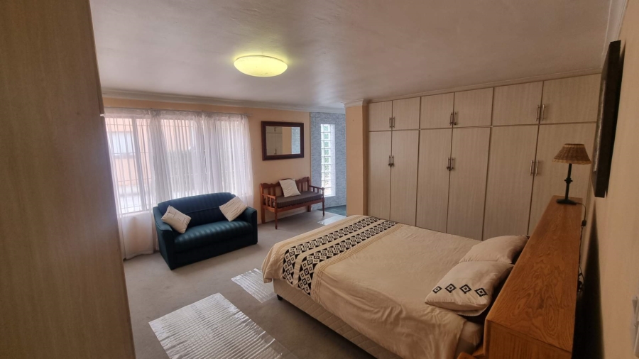 5 Bedroom Property for Sale in Yzerfontein Western Cape